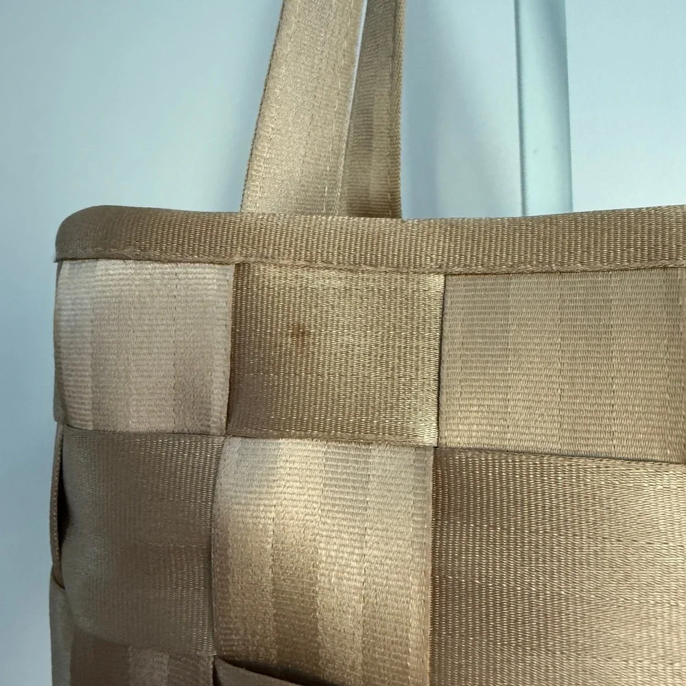 Harveys seatbelt bag